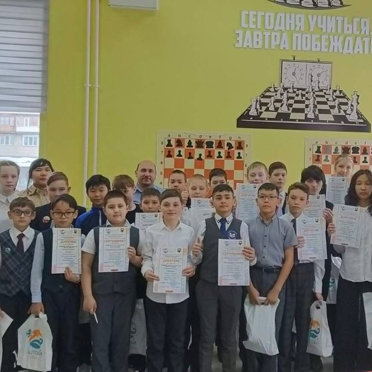 14 марта в РЦ «Алтай.Сириус» наградили участников, победителей и призеров математического турнира для 5-6 классов